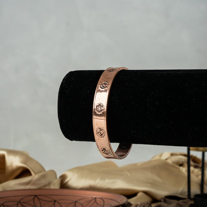 Magnetisches Kupferarmband mit Chakrasymbolen