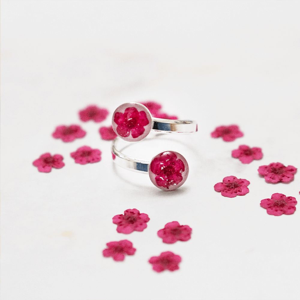 Ring mit pinker Spiere